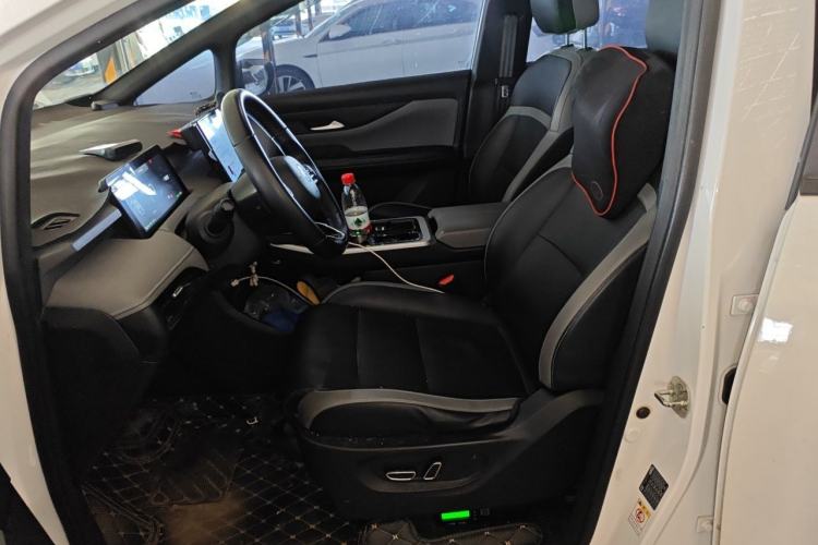 Used Hycan Z03 2022 620 km Range Trendy Cool Version 160 kW 76.8 kWh Left Front Seat