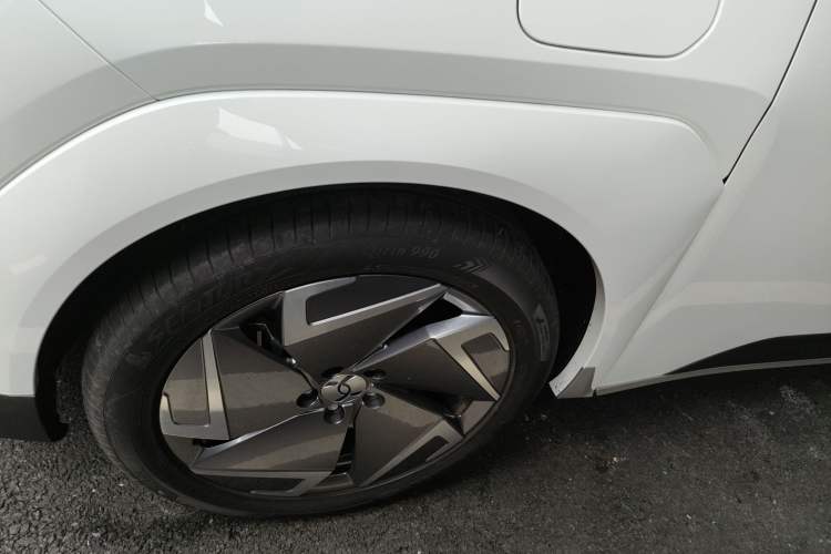 Used Hycan Z03 2022 510 km Range Trendy Cool Version 160 kW 61.13 kWh Left Front Wheel Hub