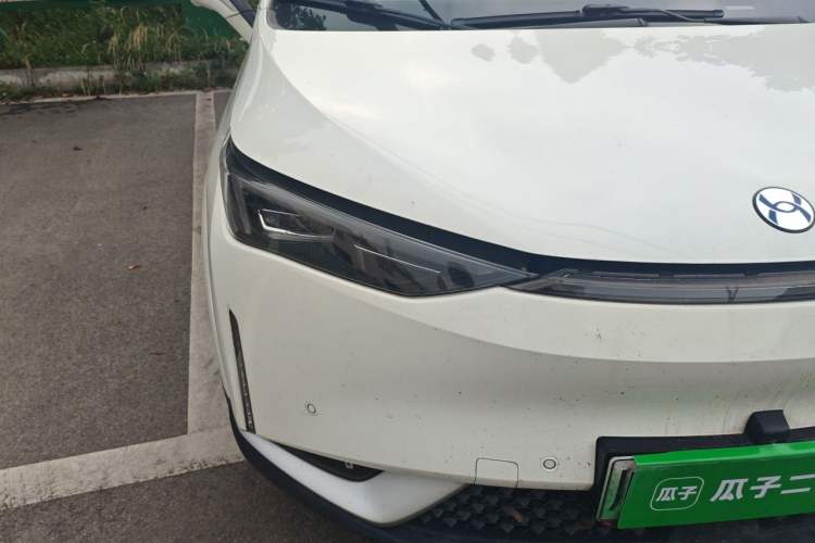 Used Hycan Z03 2022 510 km Range Trendy Cool Version 135 kW 63.98 kWh Right Front Headlight