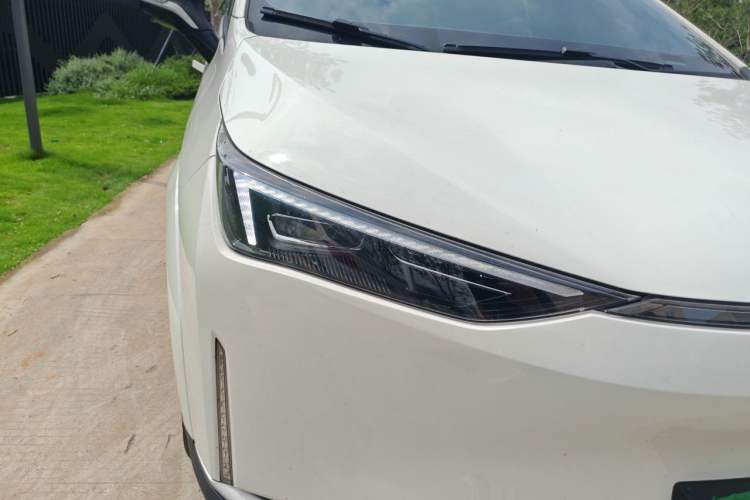 Used Hycan Z03 2022 430 km Range Trend Edition 135 kW 55.5 kWh Right Front Headlight