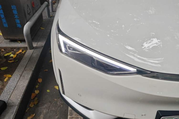 Used Hycan Z03 2022 620 km Range Trendy Cool Version 160 kW 76.8 kWh Right Front Headlight