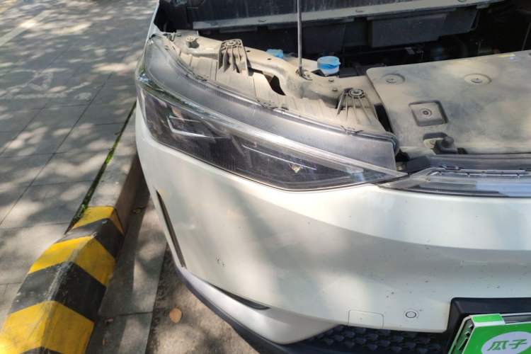 Used Hycan Z03 2022 620 km Range Trendy Cool Version 160 kW 76.8 kWh Right Front Headlight