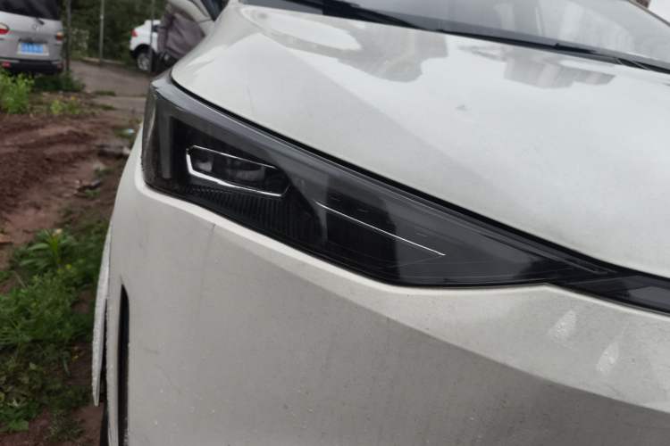 Used Hycan Z03 2022 510 km Range Trend Edition 135 kW 64.23 kWh Right Front Headlight