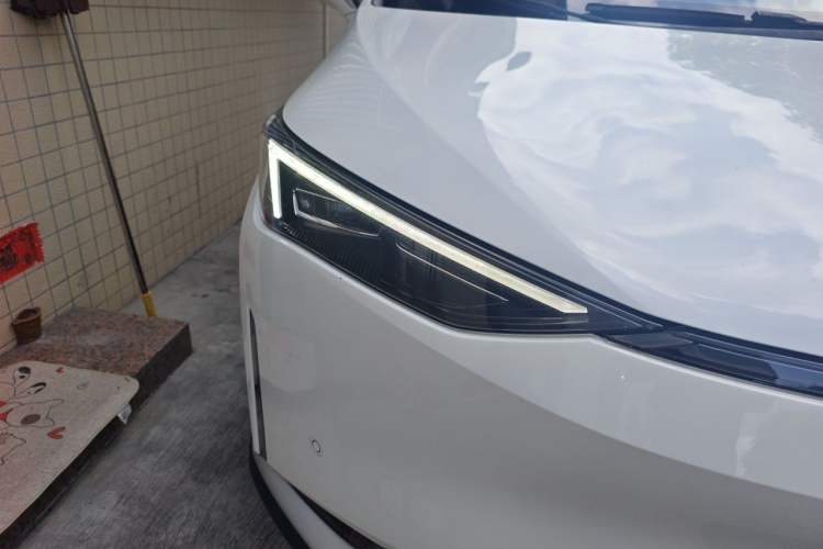 Used Hycan Z03 2022 620 km Range Trendy Cool Version 160 kW 76.8 kWh Right Front Headlight