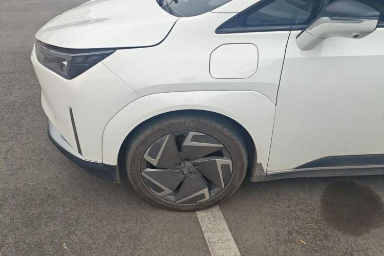 Used Hycan Z03 2022 510 km Range Trendy Cool Version 135 kW 63.98 kWh Right Front Wheel Hub