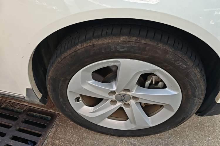 Used Hycan Z03 2022 430 km Range Trend Edition 135 kW 55.5 kWh Right Front Wheel Hub