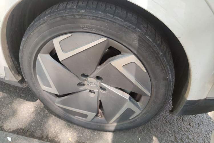 Used Hycan Z03 2022 620 km Range Trendy Cool Version 160 kW 76.8 kWh Right Front Wheel Hub