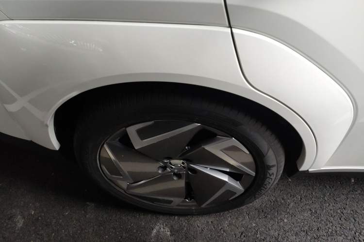 Used Hycan Z03 2022 510 km Range Trendy Cool Version 160 kW 61.13 kWh Right Rear Wheel Hub