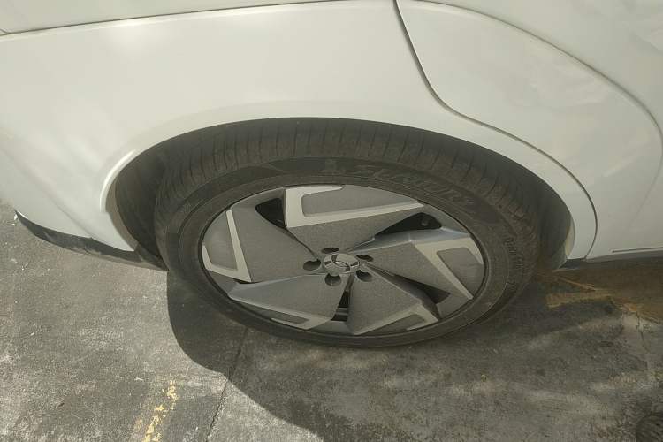 Used Hycan Z03 2022 510 km Range Trendy Cool Version 160 kW 61.13 kWh Right Rear Wheel Hub