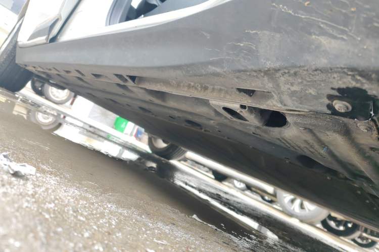 Used Hycan Z03 2022 430 km Range Trend Edition 135 kW 55.5 kWh Right Side Sill