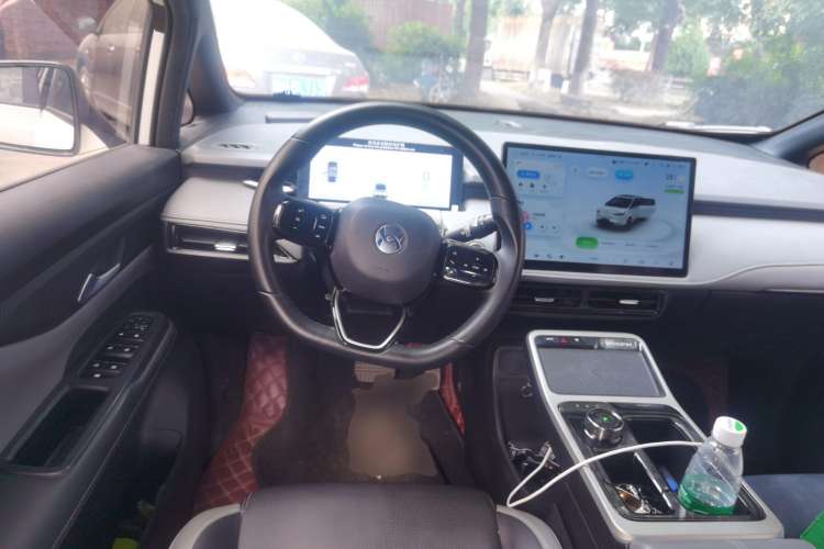 Used Hycan Z03 2022 620 km Range Trendy Cool Version 160 kW 76.8 kWh Steering Wheel