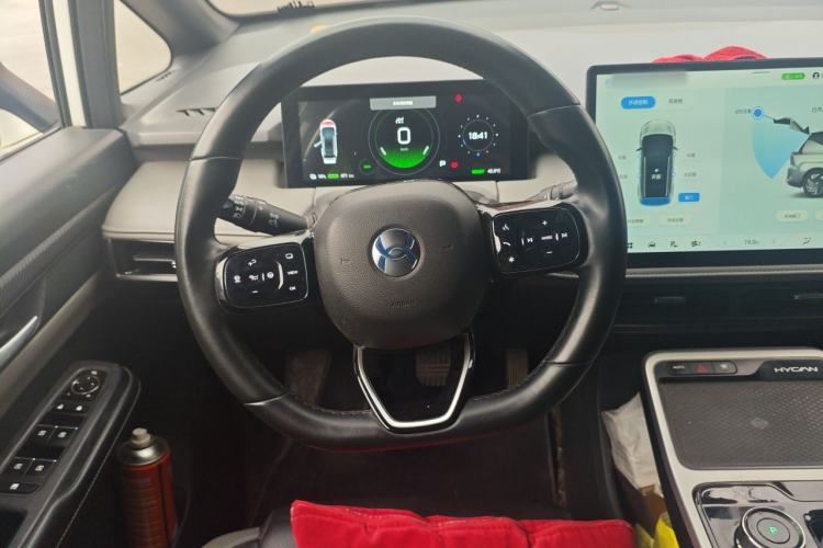 Used Hycan Z03 2022 510 km Range Trendy Cool Version 135 kW 63.98 kWh Steering Wheel