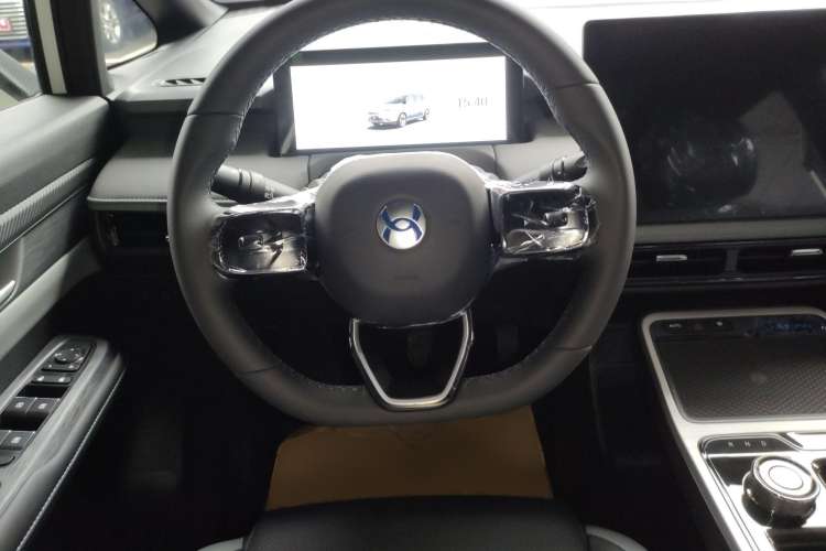 Used Hycan Z03 2022 510 km Range Trendy Cool Version 160 kW 61.13 kWh Steering Wheel