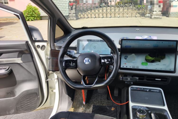 Used Hycan Z03 2022 620 km Range Trendy Cool Version 160 kW 76.8 kWh Steering Wheel