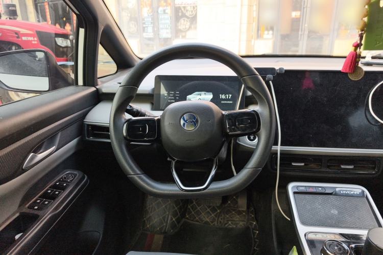 Used Hycan Z03 2022 510 km Range Trend Edition 135 kW 63.98 kWh Steering Wheel