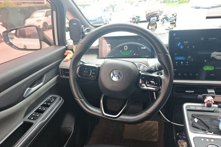 Used Hycan Z03 2022 620 km Range Trendy Cool Version 160 kW 76.8 kWh Steering Wheel