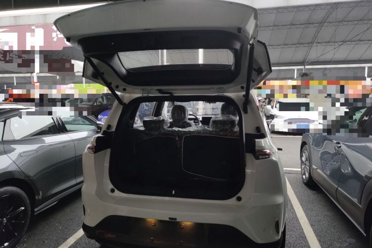 Used Hycan Z03 2022 510 km Range Trendy Cool Version 160 kW 61.13 kWh Trunk