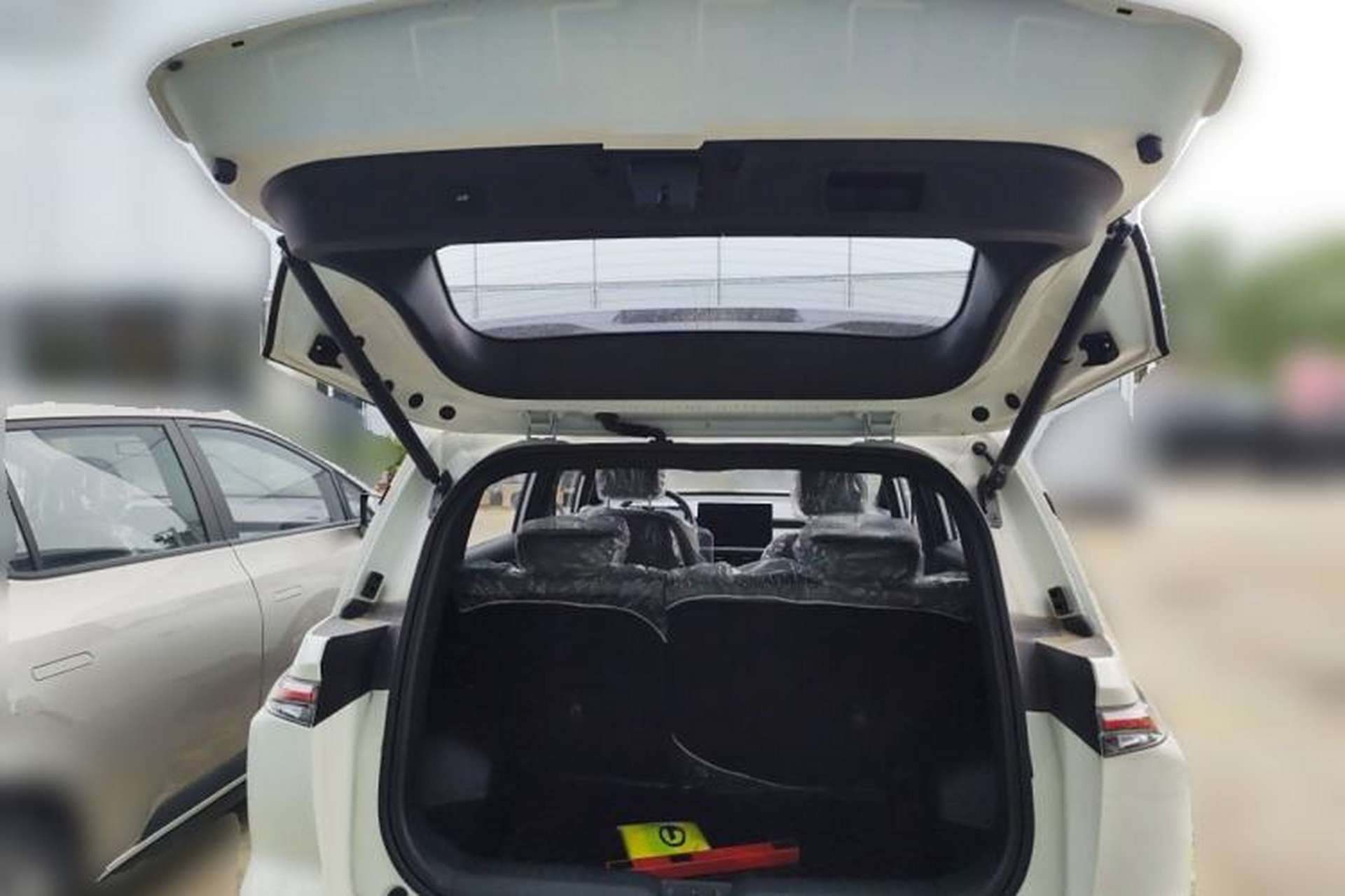 Used Hycan Z03 2022 510 km Range Trendy Cool Version 160 kW 61.13 kWh Trunk