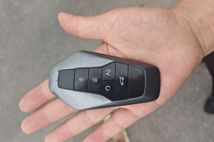 Used Hycan Z03 2022 510 km Range Trendy Cool Version 135 kW 63.98 kWh Vehicle Key