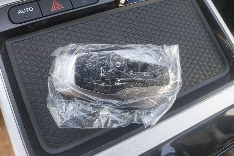 Used Hycan Z03 2022 510 km Range Trendy Cool Version 160 kW 61.13 kWh Vehicle Key