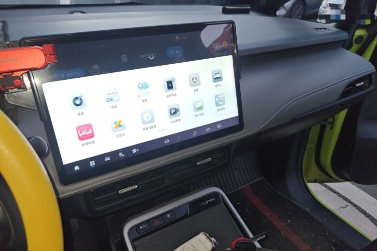 Used Hycan Z03 2022 510 km Range Trendy Cool Version 135 kW 63.98 kWh Audio And AC Panel