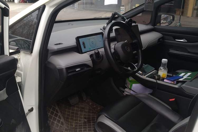 Used Hycan Z03 2022 510 km Range Trendy Cool Version 135 kW 63.98 kWh Driver Seat