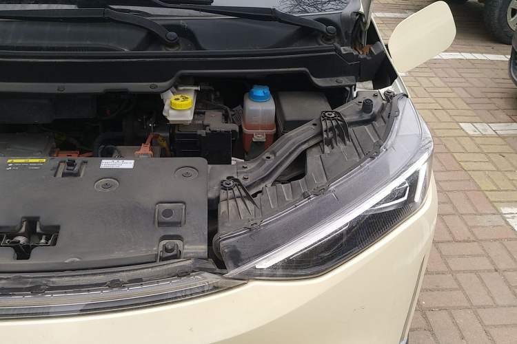 Used Hycan Z03 2022 510 km Range Trendy Cool Version 135 kW 63.98 kWh Engine Bay Left