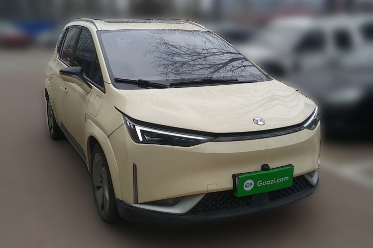Used Hycan Z03 2022 510 km Range Trendy Cool Version 135 kW 63.98 kWh Front Right 45 Deg