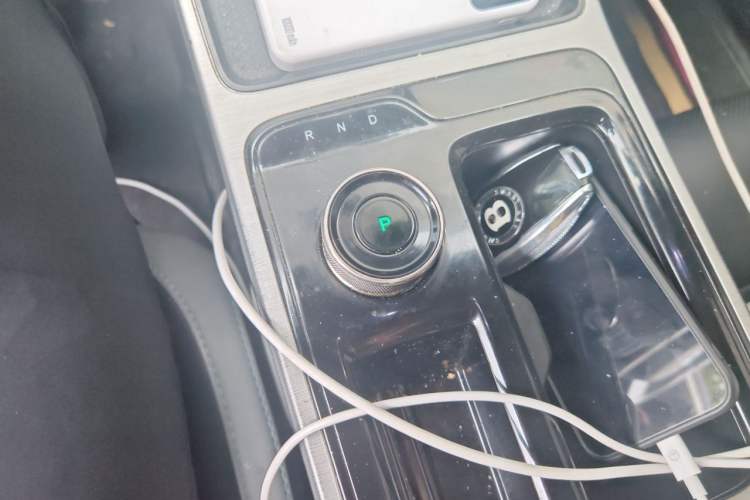 Used Hycan Z03 2022 620 km Range Trendy Cool Version 160 kW 76.8 kWh Gear Lever