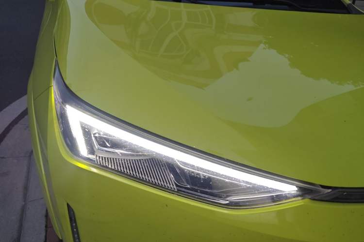 Used Hycan Z03 2022 510 km Range Trendy Cool Version 135 kW 63.98 kWh Right Front Headlight