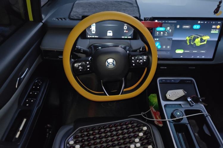 Used Hycan Z03 2022 510 km Range Trendy Cool Version 135 kW 63.98 kWh Steering Wheel