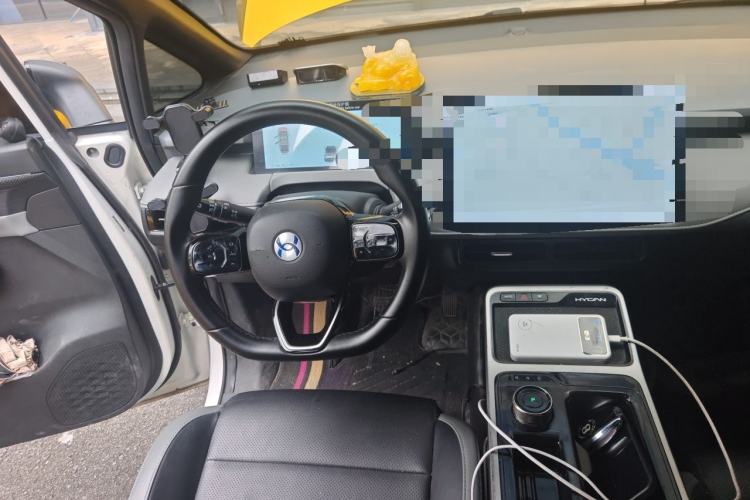 Used Hycan Z03 2022 620 km Range Trendy Cool Version 160 kW 76.8 kWh Steering Wheel