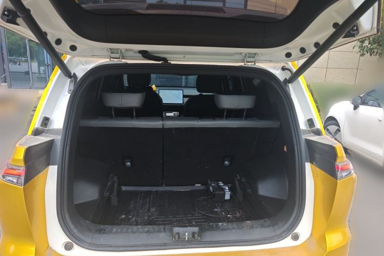 Used Hycan Z03 2022 620 km Range Trendy Cool Version 160 kW 76.8 kWh Trunk