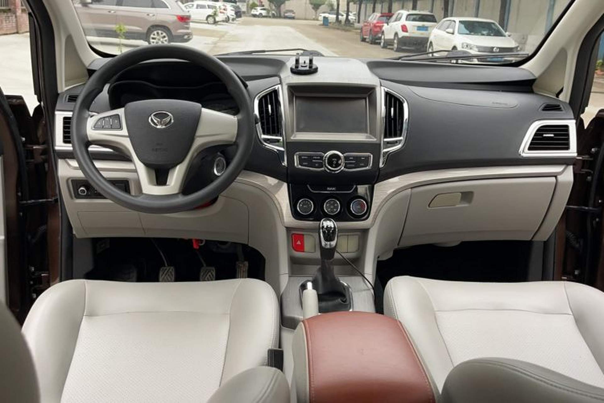 Used HYOSOW 2016 H3F 1.5L Manual Luxury Model Center Console