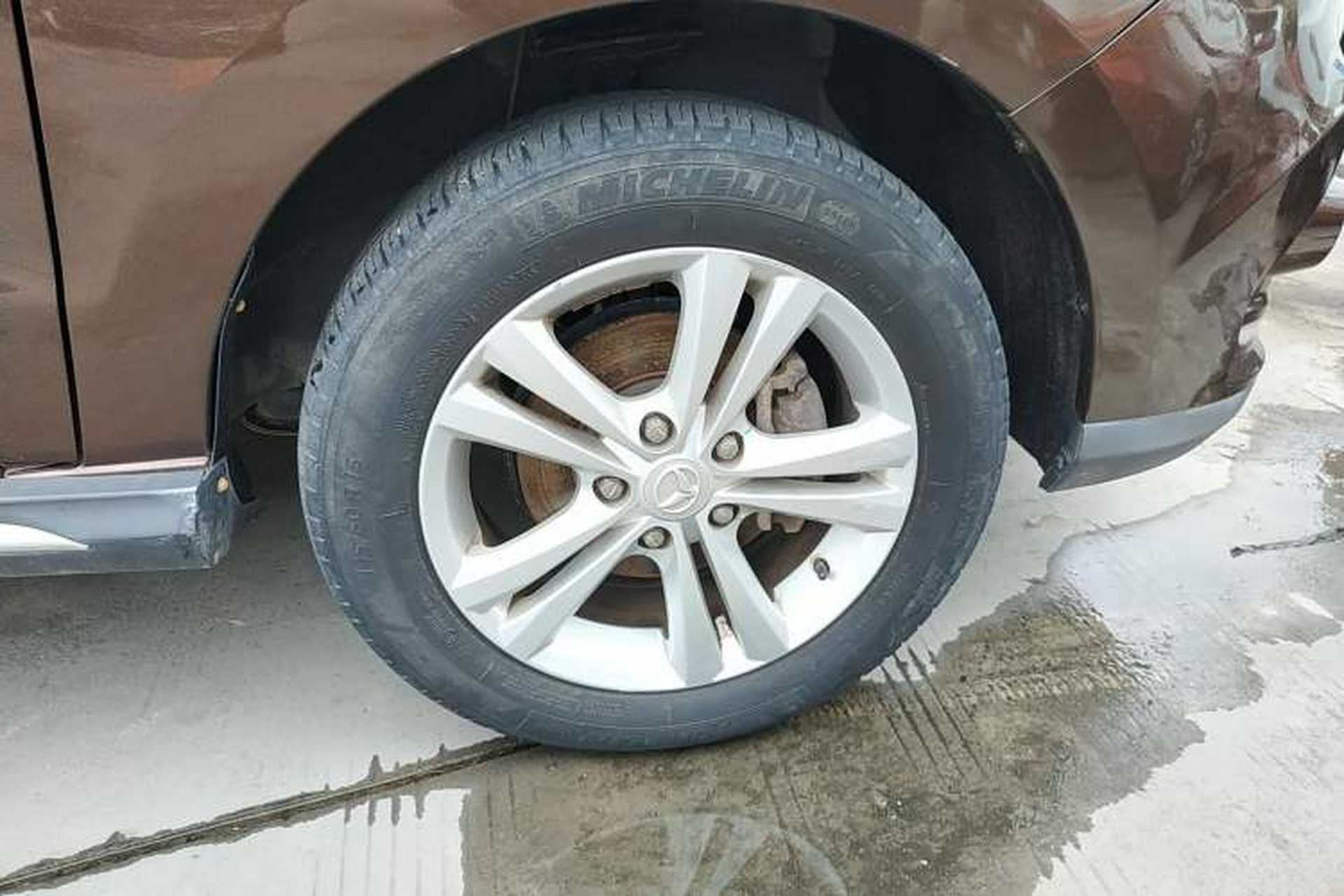 Used HYOSOW 2016 H3F 1.5L Manual Luxury Model Right Front Wheel Hub