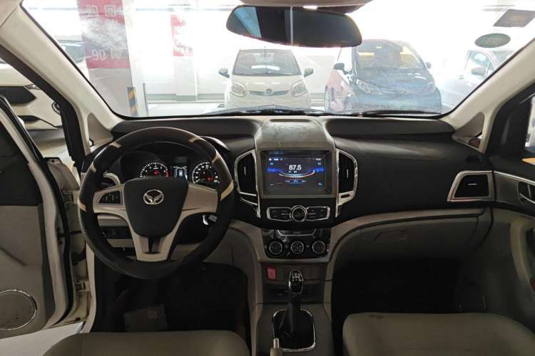 Used HYOSOW 2016 H3F 1.5L Manual Luxury Model Center Console