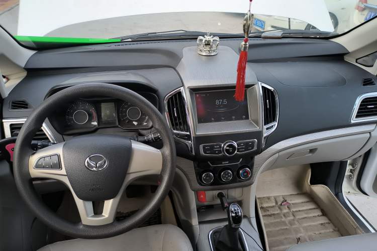 Used HYOSOW 2016 H3F 1.5L Manual Luxury Model Center Console