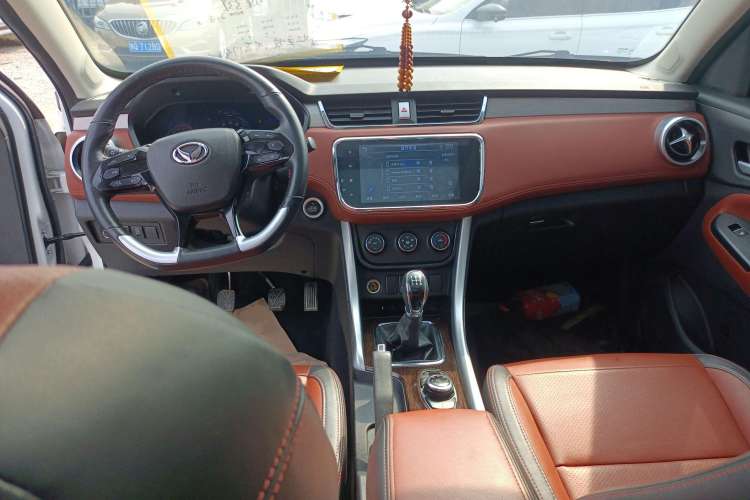 Used HYOSOW 2016 S3L 1.5L Manual Prestige Edition Center Console