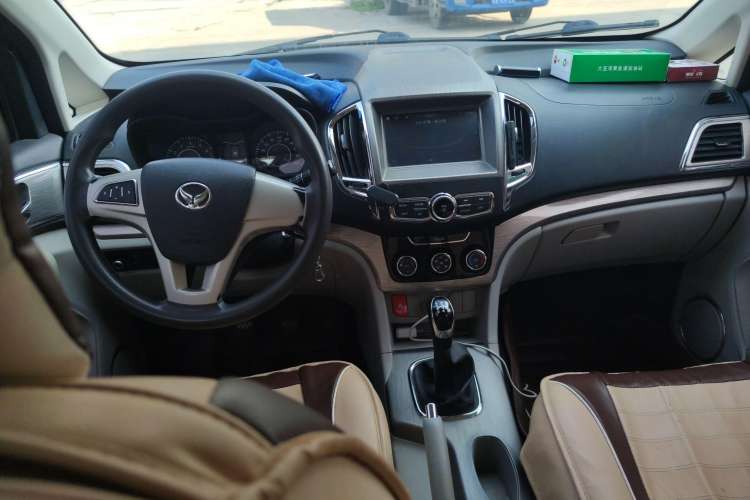 Used HYOSOW 2016 H3F 1.5L Manual Luxury Model Center Console