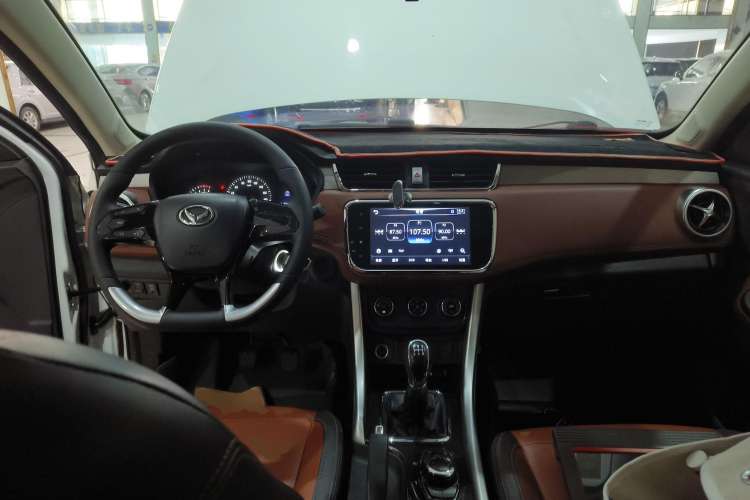 Used HYOSOW 2016 S3L 1.5L Manual Premium Edition Center Console