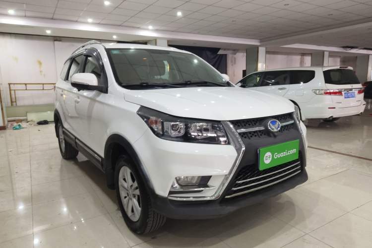 Used HYOSOW 2016 S3L 1.5L Manual Premium Edition Front Right 45 Deg