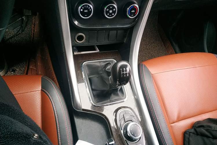Used HYOSOW 2016 S3L 1.5L Manual Prestige Edition Gear Lever