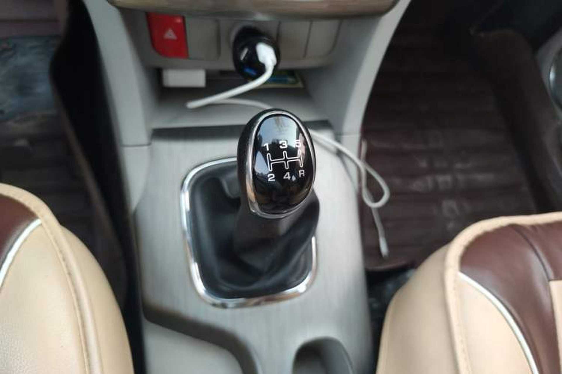 Used HYOSOW 2016 H3F 1.5L Manual Luxury Model Gear Lever