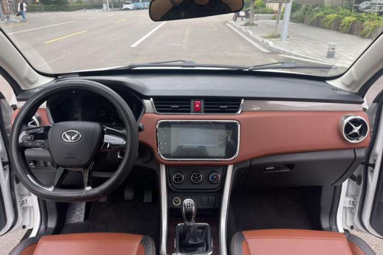 Used HYOSOW 2016 S3L 1.5L Manual Premium Edition Interior 1