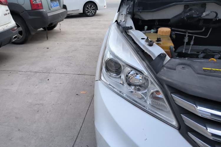 Used HYOSOW 2016 H3F 1.5L Manual Luxury Model Right Front Headlight