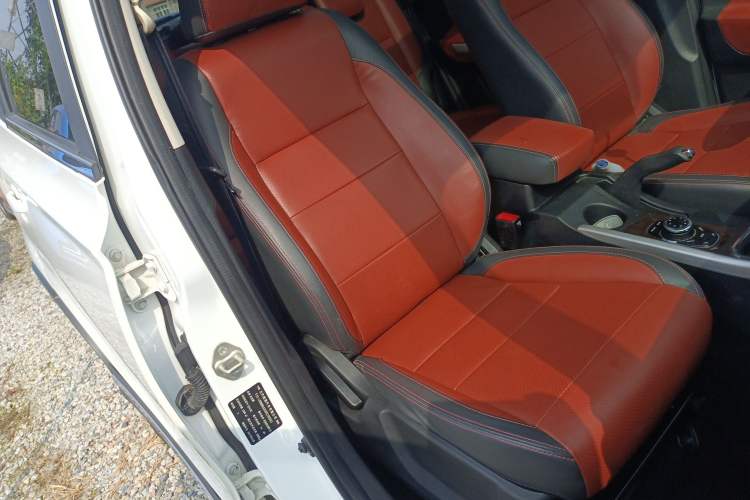 Used HYOSOW 2016 S3L 1.5L Manual Prestige Edition Right Front Seat