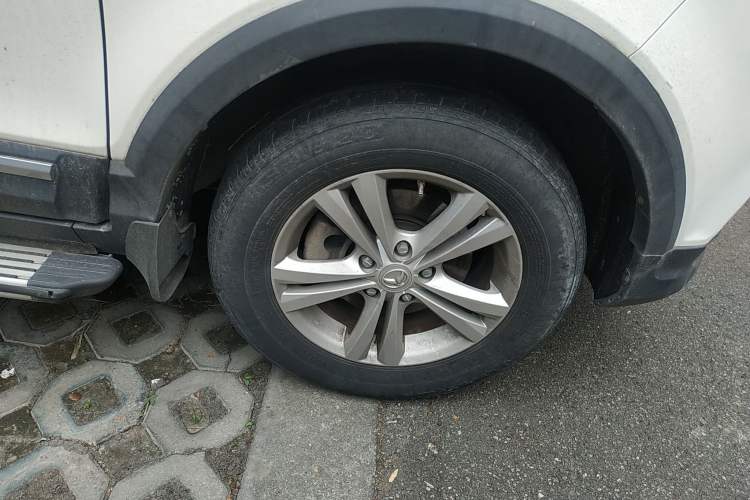 Used HYOSOW 2016 S3L 1.5L Manual Prestige Edition Right Front Wheel Hub