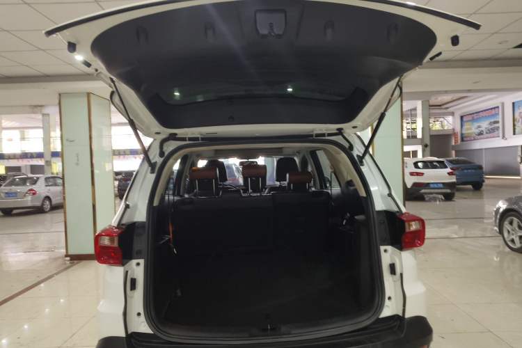 Used HYOSOW 2016 S3L 1.5L Manual Premium Edition Trunk