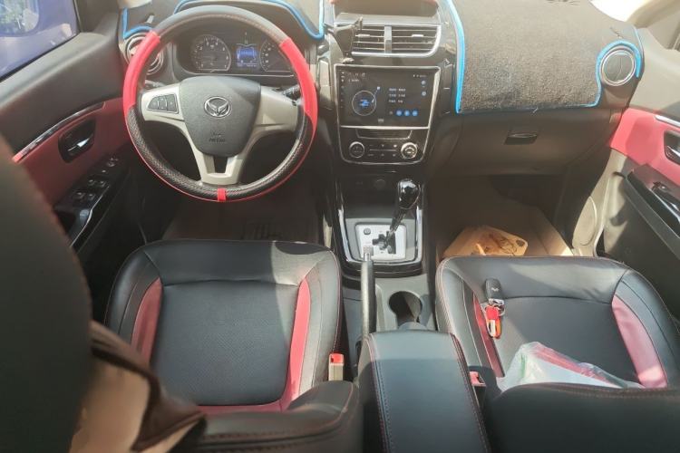 Used HYOSOW H2 2015 1.5L AMT Prestige Version BJ415C Center Console