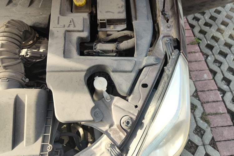 Used HYOSOW H2 2015 1.5L AMT Luxury Version BJ415C Engine Bay Left
